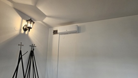 Mostje - dobava in montaža klimatske naprave